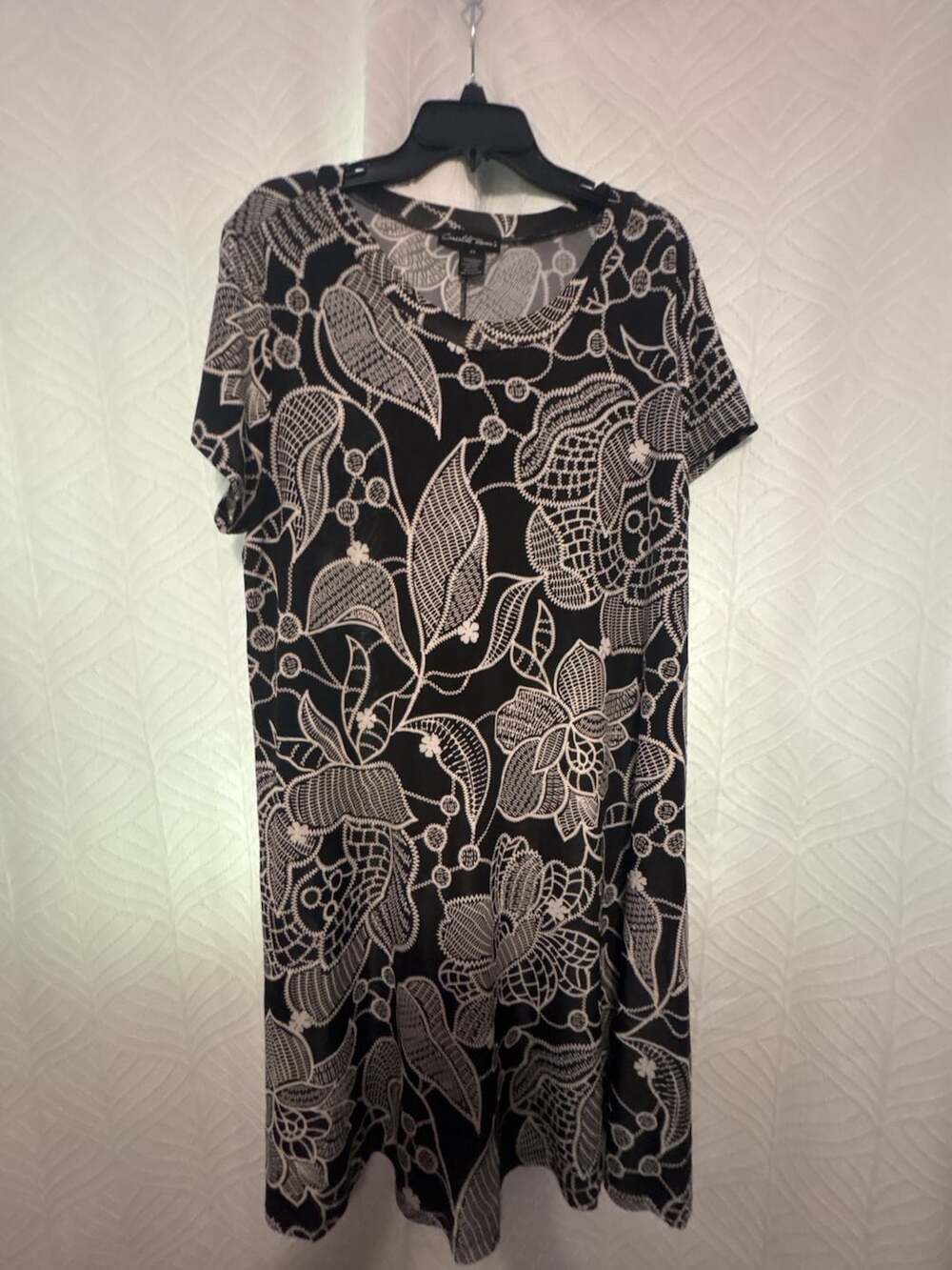 Candalite Women's Black and White Floral Short Sleeve Midi Dress 2X